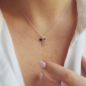 Naszyjnik z pawim piórkiem i kamieniami