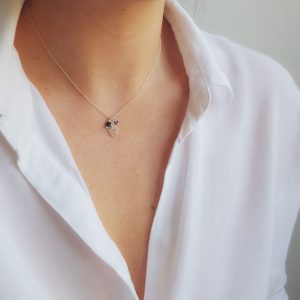 Minimalistyczny naszyjnik pawie pióro kamienie szlachetne