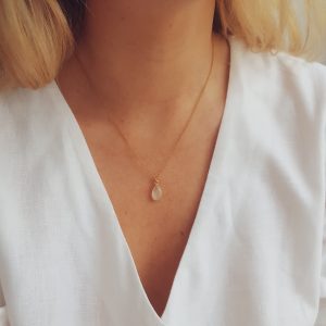 Minimalistyczny naszyjnik kamień księżycowy