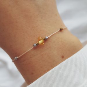 Minimalistyczna bransoletka z bursztynem