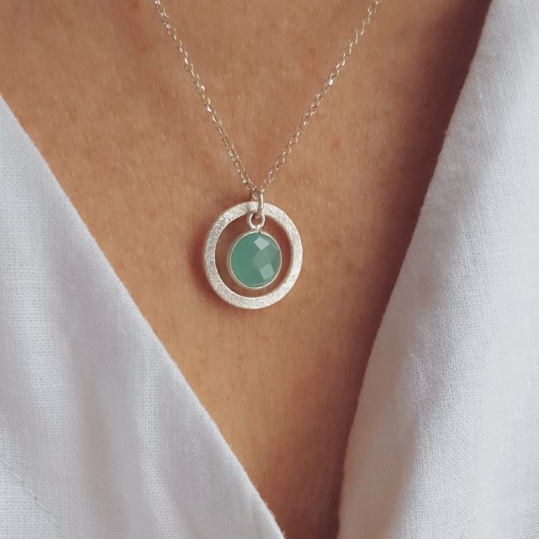 Naszyjnik z minerałem chalcedon