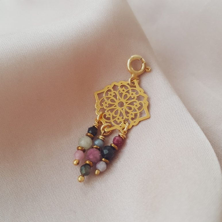 Zwieszka boho kolorowe kamienie