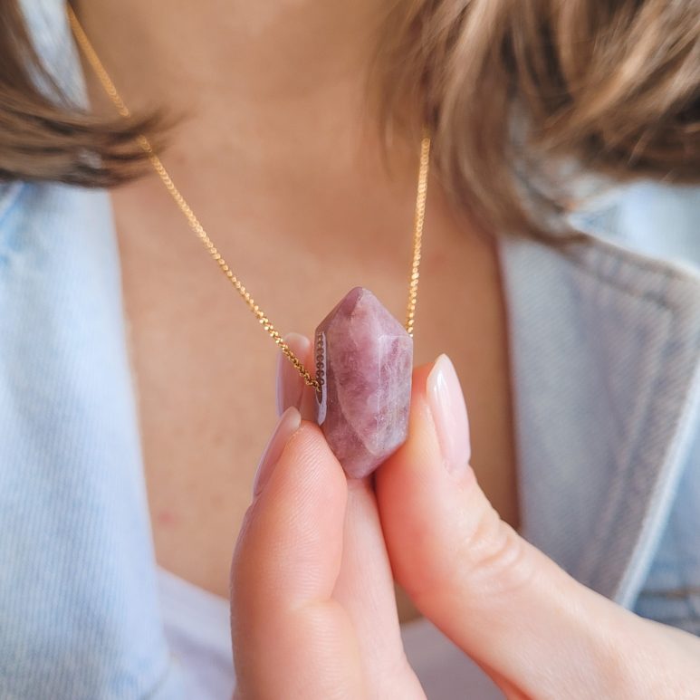 Amulet na stres lepidolit